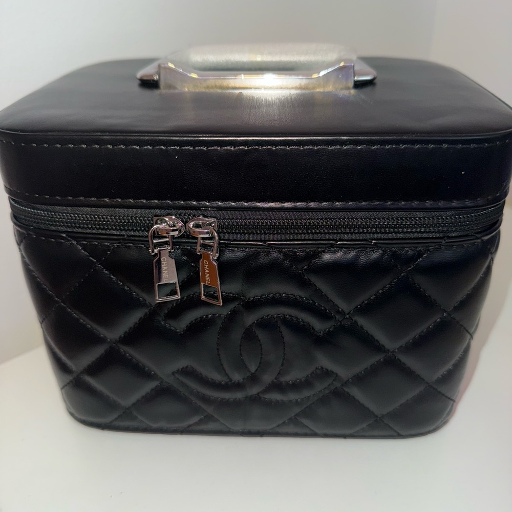 CC Black Quilted Leather Vanity Case - Picture 2 of 10